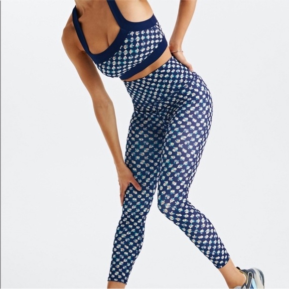 Fabletics- Ultra High-Waisted PureLuxe 7/8
Legging Size XS Daisy Field - Picture 1 of 15